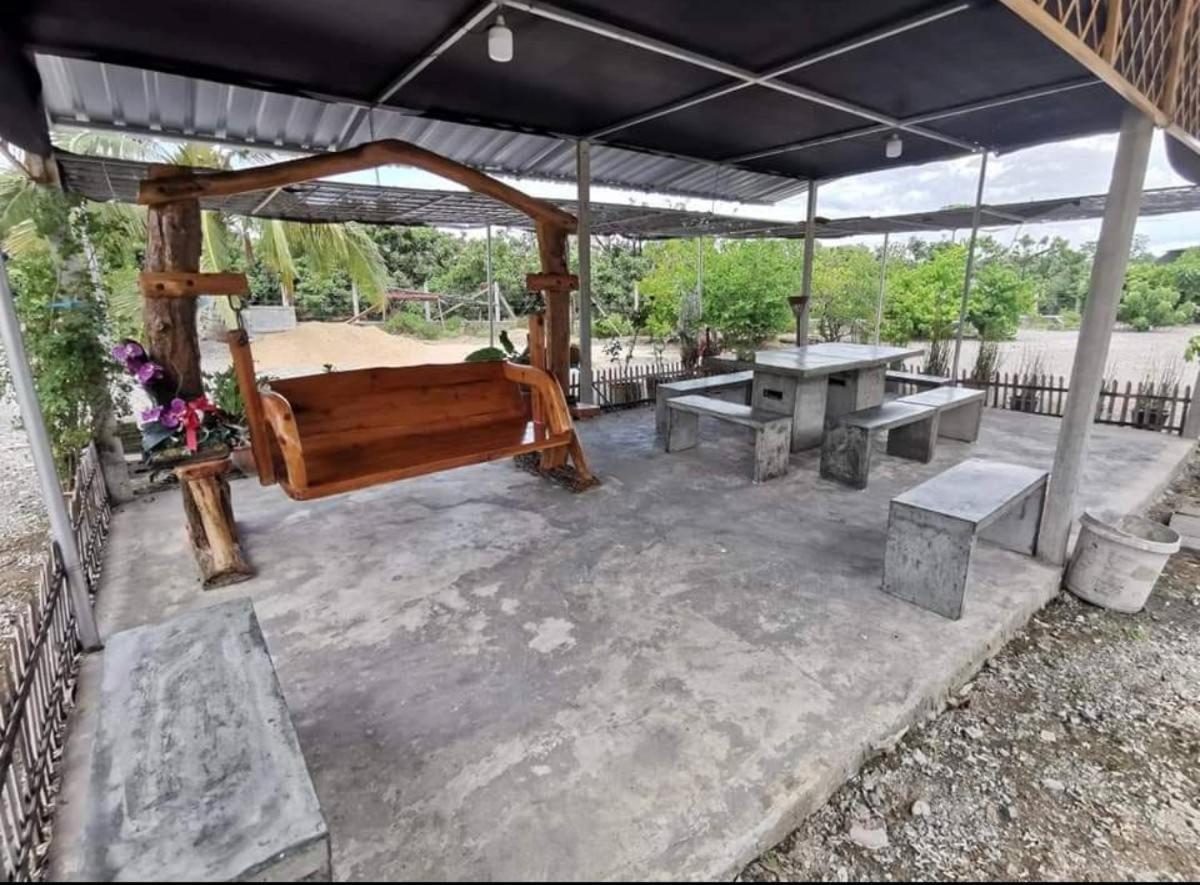 Sailom Resort​ * Chom Thong