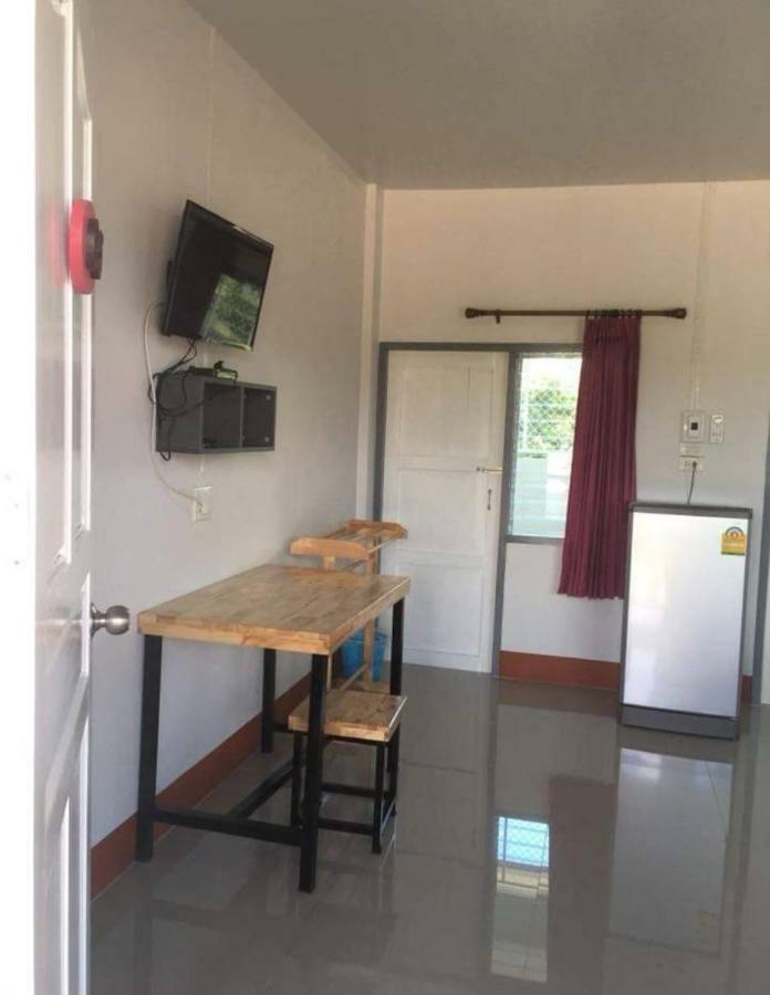 Sailom Resort​ * Chom Thong