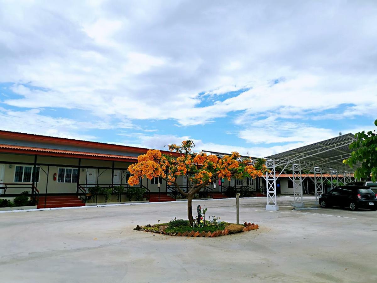 Sailom Resort​ Chom Thong