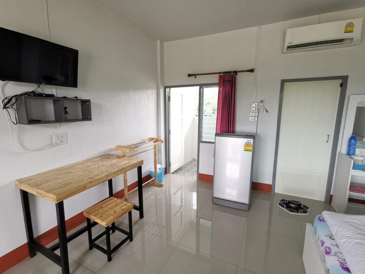 Sailom Resort​ * Chom Thong